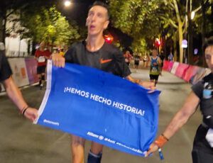 Lee más sobre el artículo Alex Roca hace historia en París al completar el ‘Marathon pour tous’ y superar el reto más duro de su vida