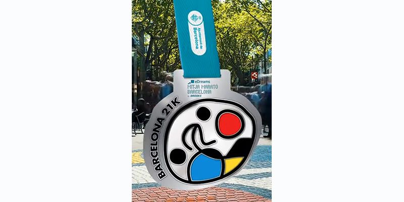 En este momento estás viendo  🏅Así es la medalla de la eDreams Mitja Marató Barcelona by Brooks 2025.