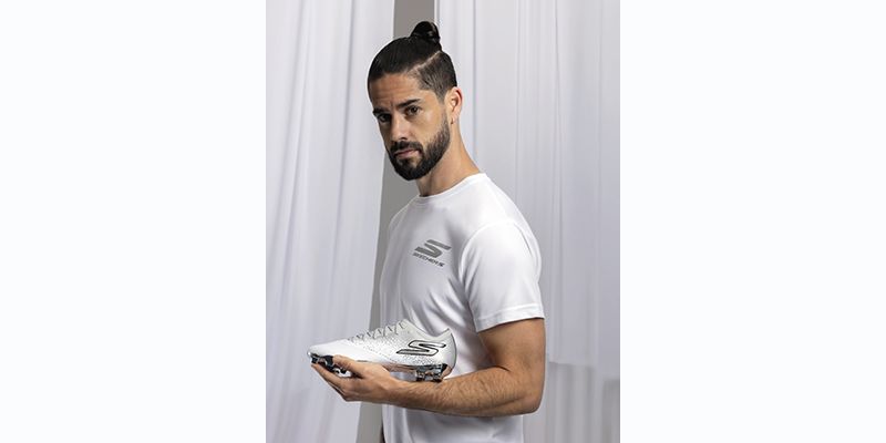 En este momento estás viendo El futbolista Isco Alarcón ficha por Skechers