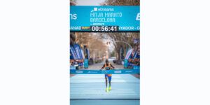 Lee más sobre el artículo Jacob Kiplimo establece nuevo récord del mundo de media maratón en la eDreams Mitja Marató Barcelona by Brooks 2025.