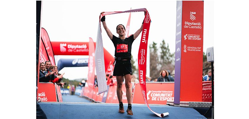 En este momento estás viendo Inés Astrain bate el récord histórico y se corona campeona dela MiM Penyagolosa Trails 2025