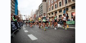 Lee más sobre el artículo DIEGO GARCÍA CARRERA, EMBAJADOR DE SKECHERS, LLENA DE MARCHA LA GRAN VÍA MADRILEÑA