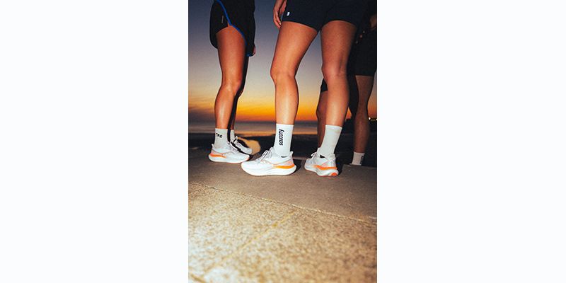 En este momento estás viendo Más allá de la zona de confort: Saucony presenta Triumph 23