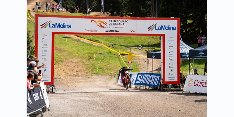 En este momento estás viendo Daniel Castellanos y Natalia Menéndez ganan el Campeonato de España de Descenso en La Molina