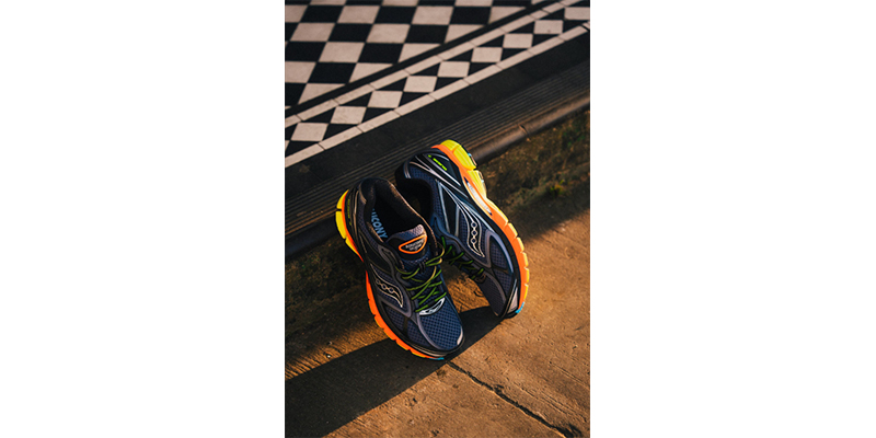 En este momento estás viendo Saucony presenta ProGrid Guide 7: Un clásico de los 2000 reinventado con estilo moderno.