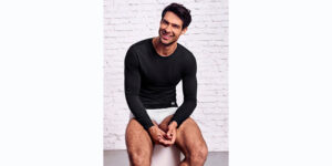 Lee más sobre el artículo Abanderado, la icónica firma española de ropa interior, aborda un ambicioso plan de renovación y estrena campaña junto al modelo y actor.