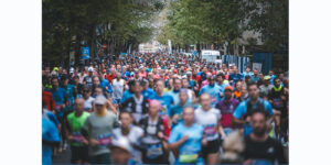 Lee más sobre el artículo Thomas Holliday y Maite Arraiza ganan la Zurich Maratón Donostia San Sebastián 2025
