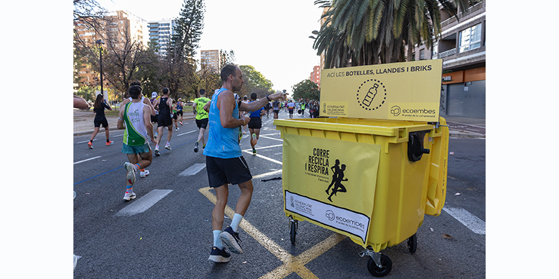 En este momento estás viendo El Medio y el Maratón Valencia juntoa Ecoembes recuperaron más de23 toneladas de residuos en 2025
