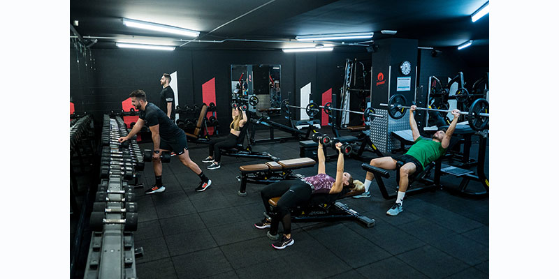 En este momento estás viendo Synergym firma una alianza estratégica con DEKA para integrar el fitness competitivo en su oferta de servicios.
