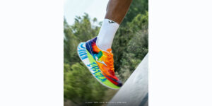 Lee más sobre el artículo Joma se inspira en la energía y el color de Ibiza para la nueva zapatilla R-2000 x Ibiza Marathon.