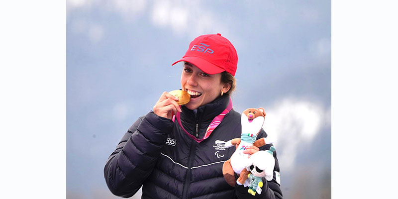 En este momento estás viendo Tercera medalla, segundo Oro para Audrey Pascual en la Combinada Alpina de los Juegos Paralímpicos