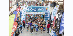 Lee más sobre el artículo La Santa Eulària Ibiza Marathon rompe la barrera de los 6.000 participantes y marca un nuevo hito.