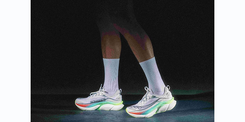 Lee más sobre el artículo Saucony revoluciona su línea de competición con la nueva Endorphin Elite 3