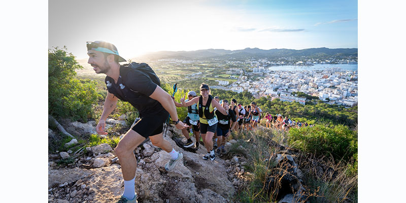 Wiliam Aveiro y Sara Lorenzo ganan la Maratón de una Ibiza Trail Maratón Festival de récord.